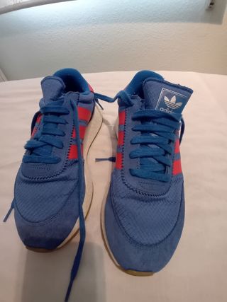 Zapatillas Adidas azules y rojas - 39 1/3