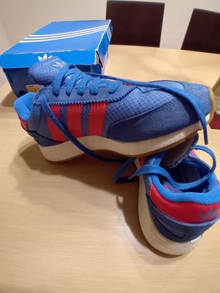 Zapatillas Adidas azules y rojas - 39 1/3