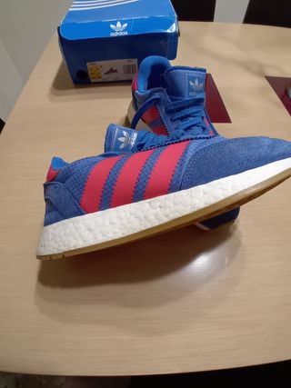 Zapatillas Adidas azules y rojas - 39 1/3