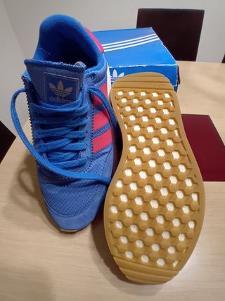 Zapatillas Adidas azules y rojas - 39 1/3