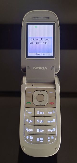 Nokia 2760  Teléfono móvil plegable