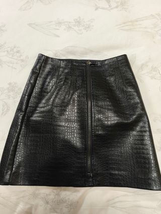 Falda negra polipiel efecto cocodrilo