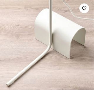 Lámpara de pie blanca metalica