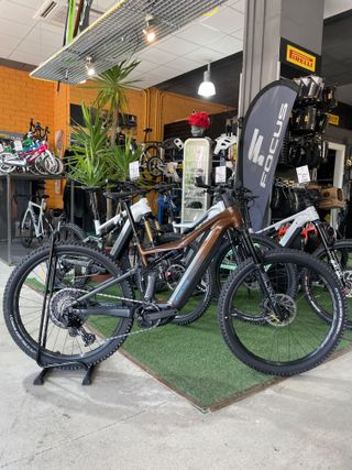 Bicicleta eléctrica FOCUS JAM 6.8 / Talla S / 800W