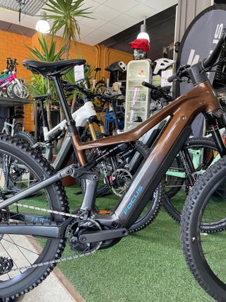 Bicicleta eléctrica FOCUS JAM 6.8 / Talla S / 800W