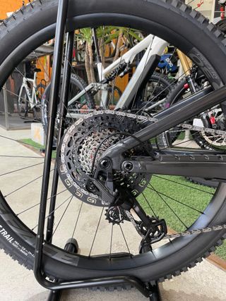 Bicicleta eléctrica FOCUS JAM 6.8 / Talla S / 800W