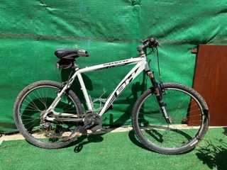 Bicicleta BH blanca montaña
