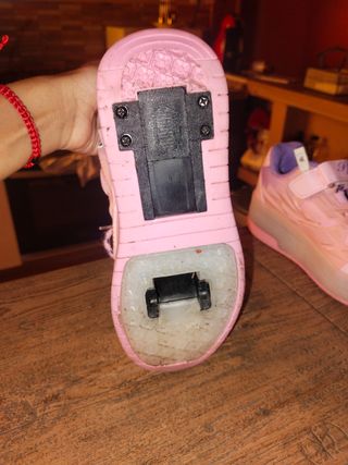 Zapatillas deportivas con ruedas rosa talla 34