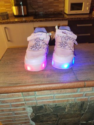 Zapatillas deportivas con ruedas rosa talla 34