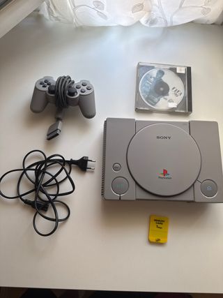 PlayStation 1 + FIFA 99 + mando + Memory card