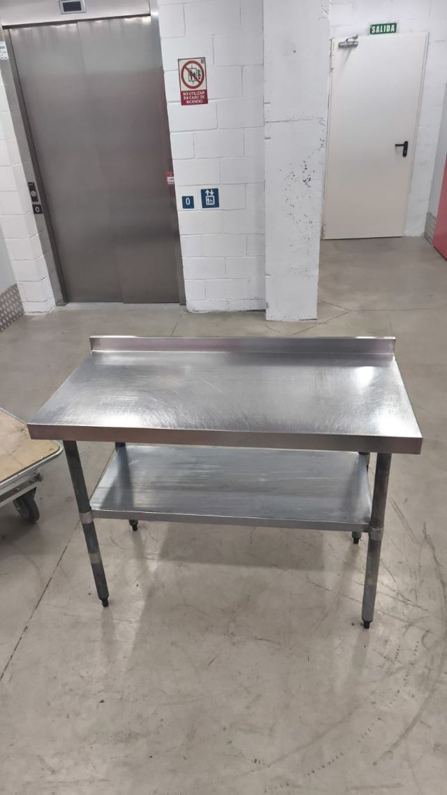 Mesa de trabajo de acero inoxidable 1,20m
