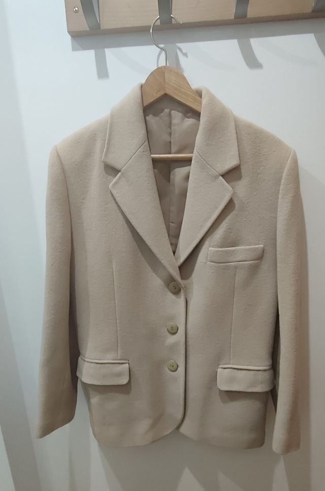 Chaquetón beige mujer