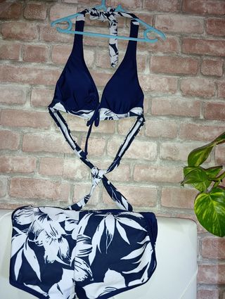 Bikini azul y blanco