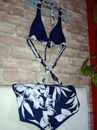 Bikini azul y blanco