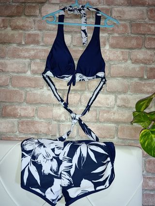 Bikini azul y blanco
