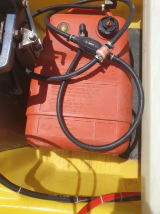 CAMBIO,VENDO.Embarcación neumática/ Zodiac 15/25cv