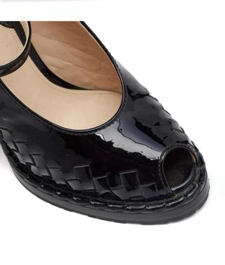 Sandalias de cuña en charol de Bottega Veneta – 37