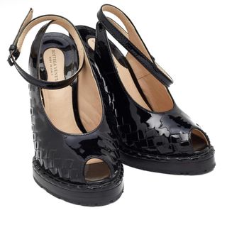 Sandalias de cuña en charol de Bottega Veneta – 37