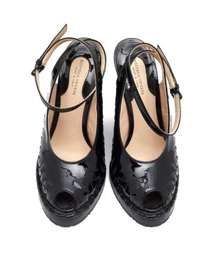 Sandalias de cuña en charol de Bottega Veneta – 37