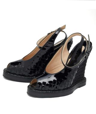 Sandalias de cuña en charol de Bottega Veneta – 37