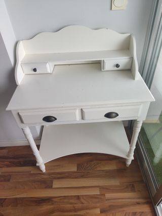 Escritorio blanco de madera 