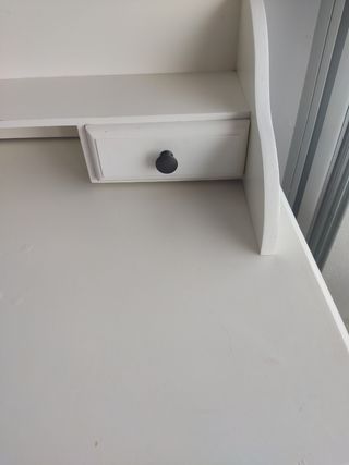 Escritorio blanco de madera 