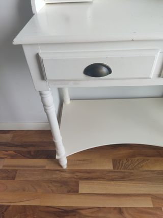 Escritorio blanco de madera 