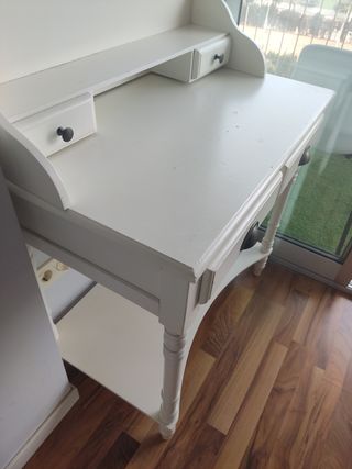 Escritorio blanco de madera 