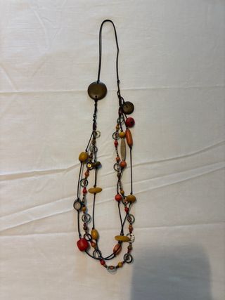 Collar marrón y rojo
