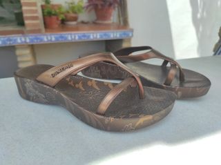 Chanclas Ipanema marrón-dorado