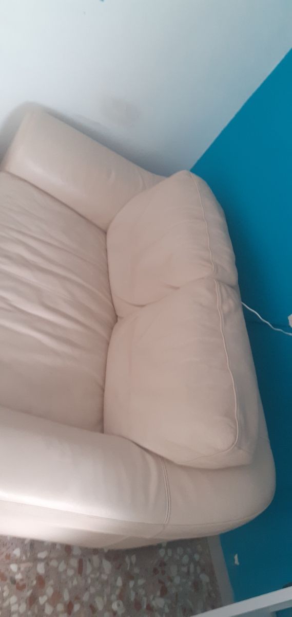 Sofá piel blanco 2 plazas muy comodo