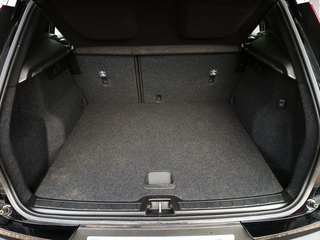 Volvo XC40 Momentum Core 2WD
