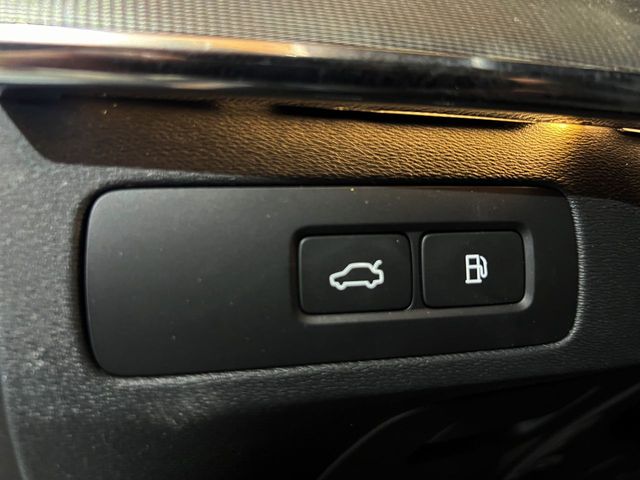 Volvo XC90 Core Recharge Plug-In Hybrid AWD
