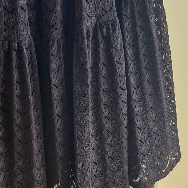 Vestido negro midi de canalé