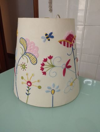 Regalo la lampara de mesa , junto con la de techo 