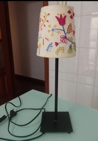 Regalo la lampara de mesa , junto con la de techo 