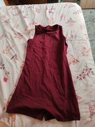 Mono rojo ajustado
