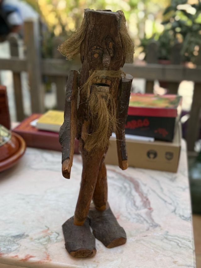 Figura Artesanal de Madera