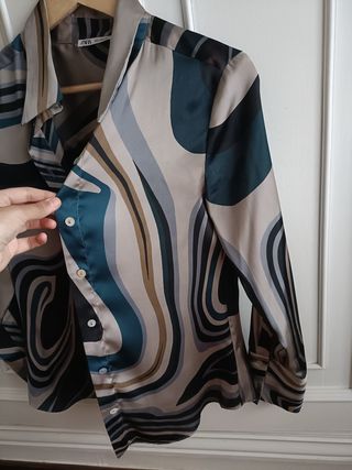 Camisa Zara estampada beige-teal
