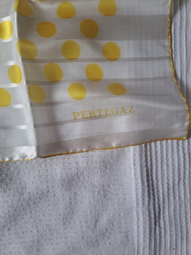 Pañuelo Pertegaz lunares amarillos