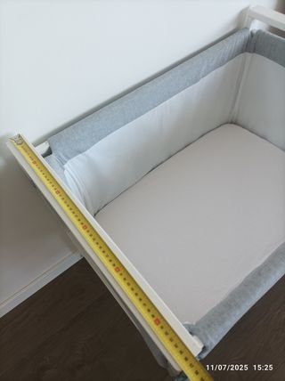 Minicuna blanca con ruedas CAMBRASS