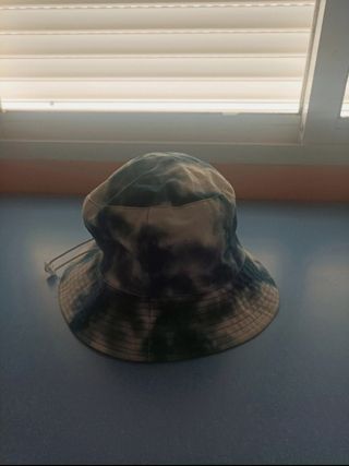 Gorro tie-dye azul y blanco