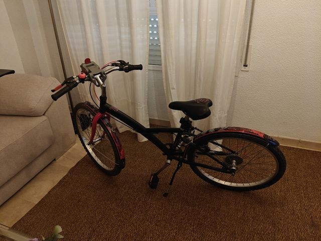 Espectacular Bicicleta infantil negra y rosa