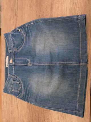 Ropa mujer talla S: camiseta Puma + falda vaquera