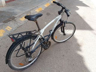 Dos bicicletas de paseo
