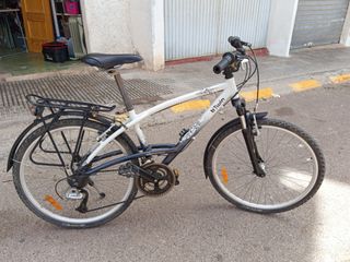 Dos bicicletas de paseo
