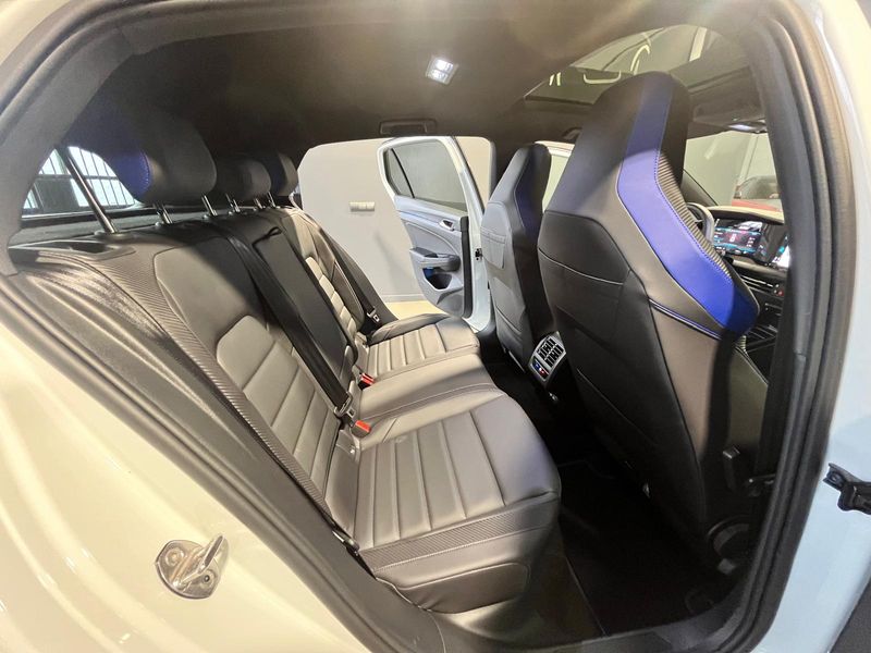 Volkswagen Golf 2022, foto 42