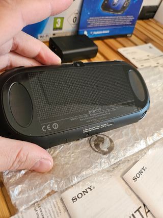PS Vita (PlayStation Vita) nera + Memory Card