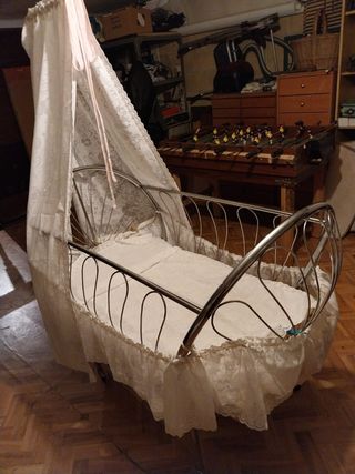Cuna vintage metal