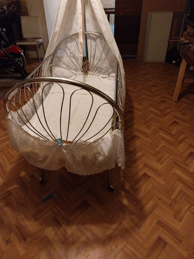 Cuna vintage metal